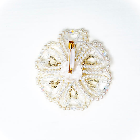『ビーズが紡ぐ星座』パールとビーズのコサージュ F-44