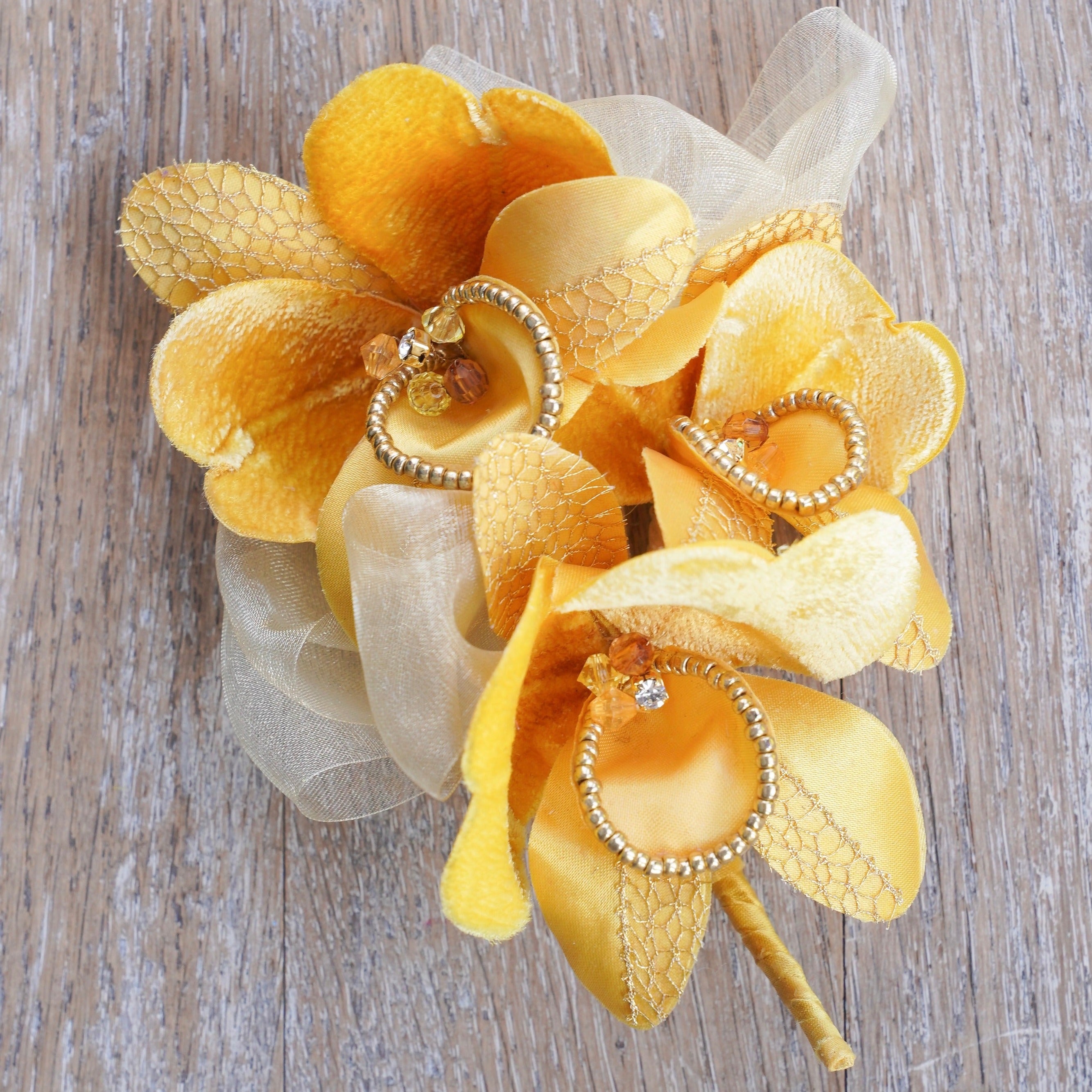 オレンジの花のコサージュ sale-2 – コサージュ・和装髪飾り
